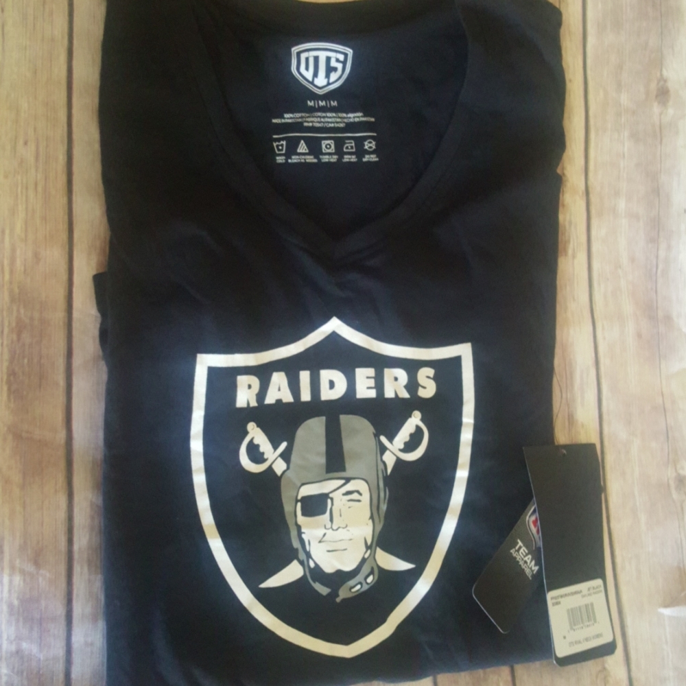 🖤NWT Raiders V-Neck T-shirt (Women)🖤